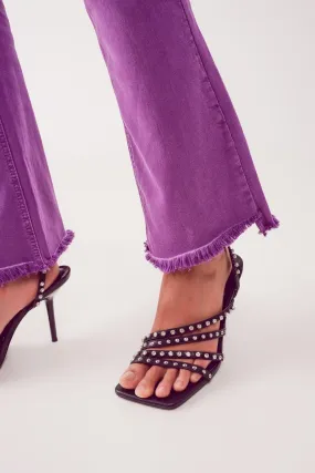 Jeans flare con orlo a vivo in viola
